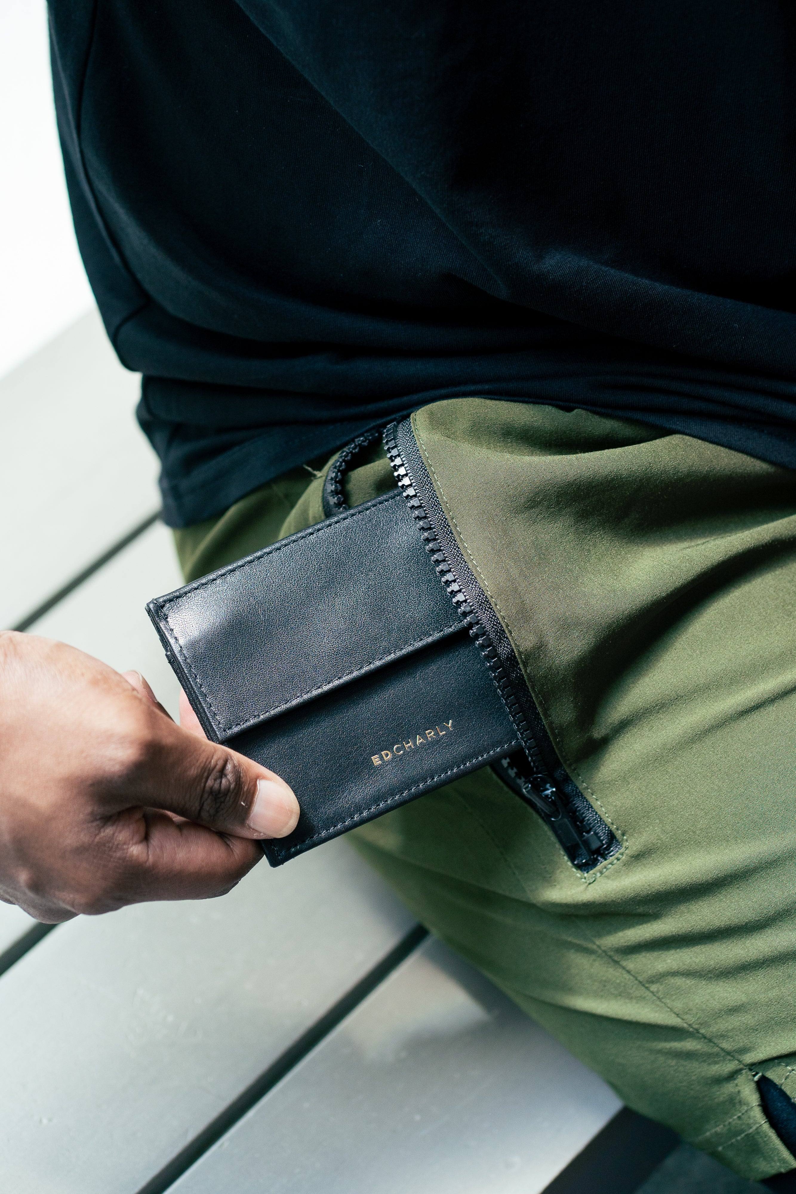 Here are 3 reasons to why you need a minimalist wallet - Ed Charly